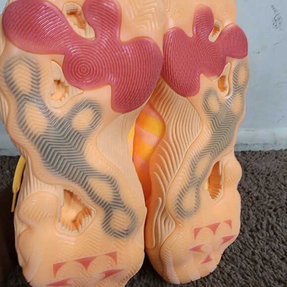 Trae young 3 - Picture 4 of 4